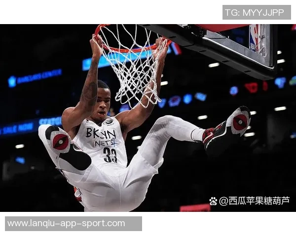 克尼佩尔表现出色4号秀16投9中砍下全队最高24分并贡献5个前场篮板